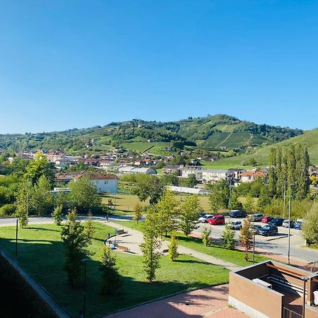 Attico Nel Cuore Delle Langhe - Free Parking Wi-Fi E Ac Alba  Eksteriør bilde